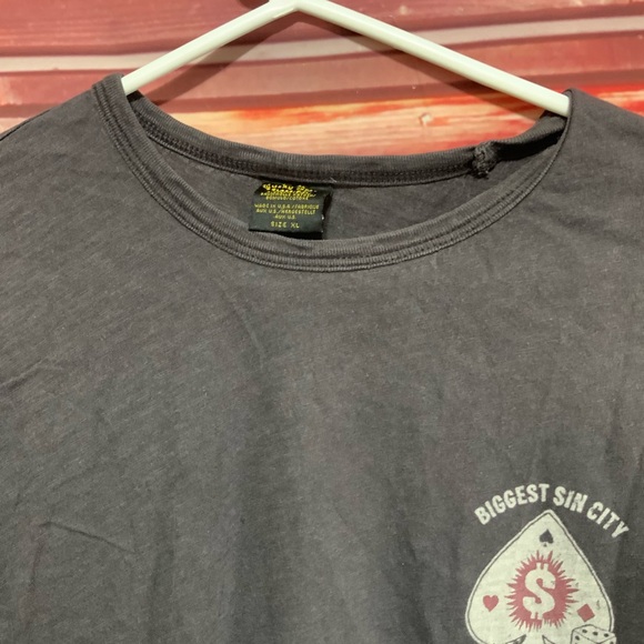 Lucky brand classic fit. Sinners poker club 1969. Great graphics. - Picture 4 of 5